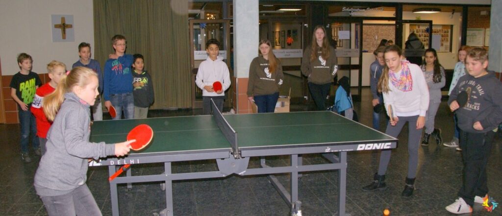 Foto 2 von 3: 5a gewinnt Tischtennisturnier