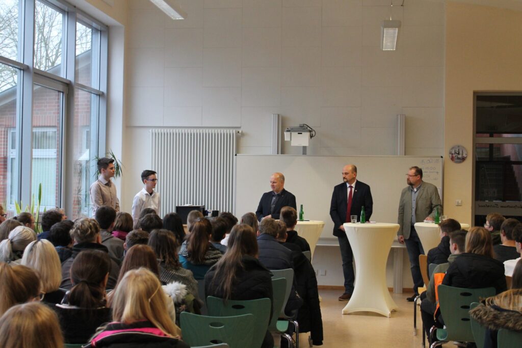 Foto 1 von 3: Podiumsdiskussion war ein voller Erfolg