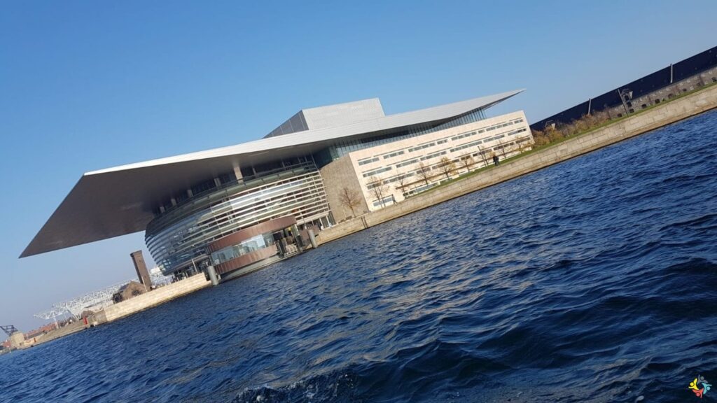 Foto 1 von 7: Zum ersten Mal erkunden Saterländer Schüler Kopenhagen