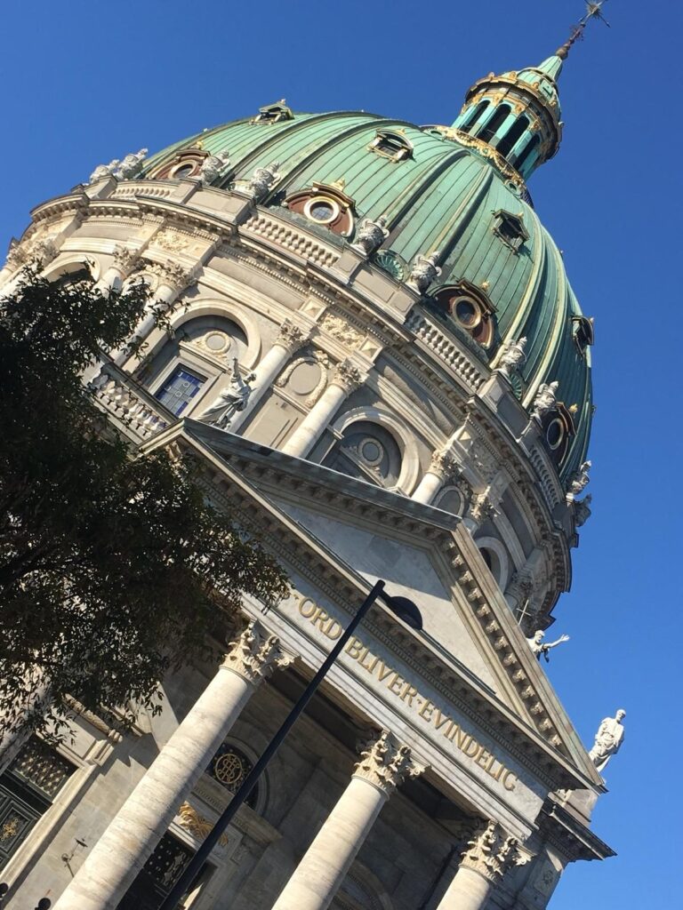 Foto 8 von 13: Der Königin so nah…