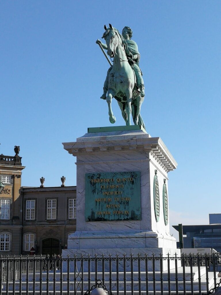 Foto 3 von 13: Der Königin so nah…