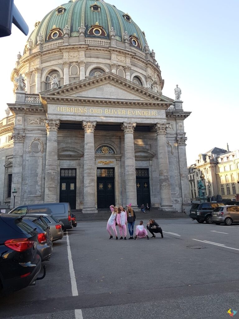 Foto 5 von 7: Zum ersten Mal erkunden Saterländer Schüler Kopenhagen