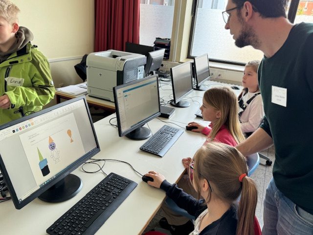 Foto 9 von 10: 91 Grundschüler*innen erobern Haupt- und Realschule