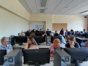 Foto zum Beitrag: SchülerInnen der 10A schulen Senioren