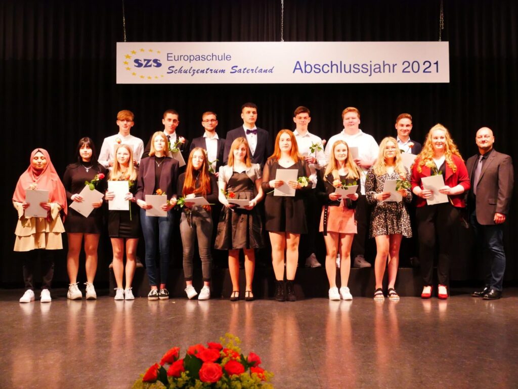 Foto 2 von 7: Zeugnisübergabe in „kleiner Runde“
