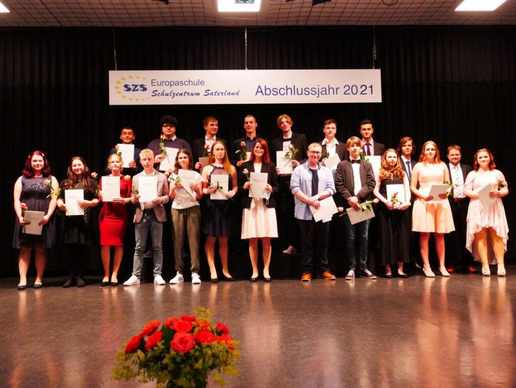 Foto 7 von 7: Zeugnisübergabe in „kleiner Runde“