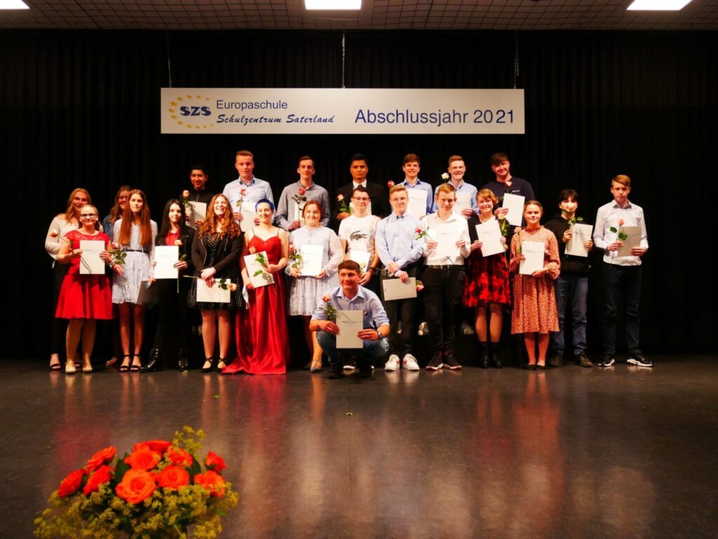 Foto 5 von 7: Zeugnisübergabe in „kleiner Runde“