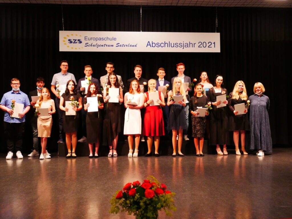 Foto 4 von 7: Zeugnisübergabe in „kleiner Runde“