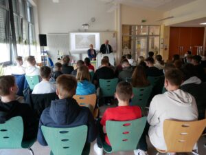 Foto zum Beitrag: Ehemaliger Botschafter an der Schule