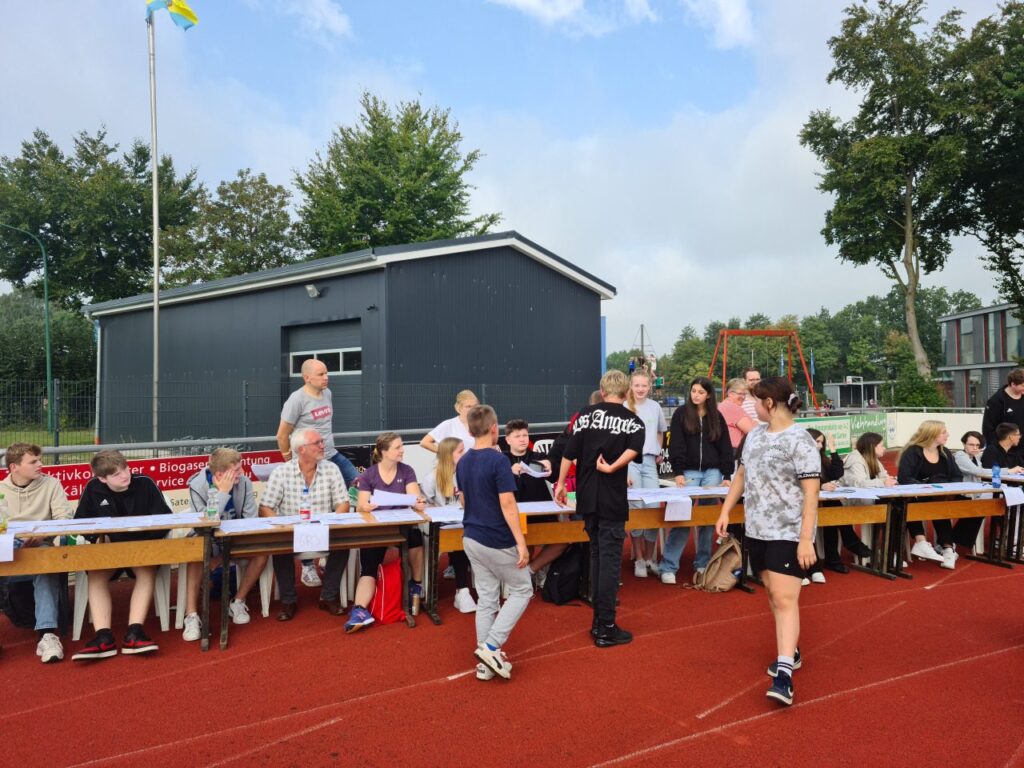 Foto 5 von 11: Sponsorenlauf zugunsten des NABU Ortsgruppe Saterland und des Weißen Rings Oldenburg