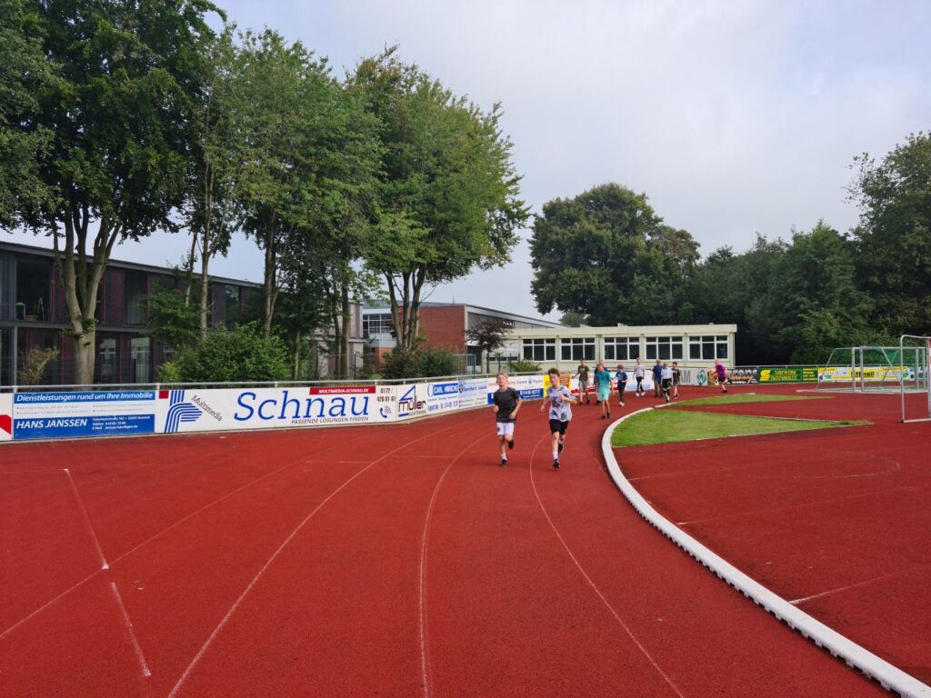 Foto 7 von 11: Sponsorenlauf zugunsten des NABU Ortsgruppe Saterland und des Weißen Rings Oldenburg