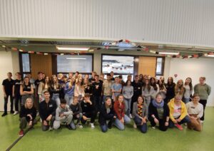 Foto zum Beitrag: Besuch der Klasse 8b am Ems-Dollart-College in Winschoten  anlässlich des "Dag van de Duitse Taal"
