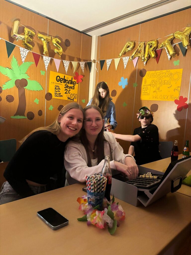 Foto 4 von 4: Aloha! Legendäre Jammerlappenfete nach der Pandemie!