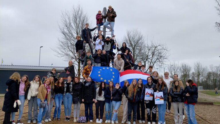 Foto zum Beitrag: Sprache ist kein Problem - Niederländische Schüler besuchen Haupt- und Realschule Saterland