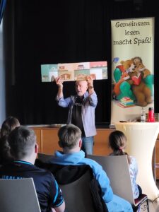 Foto zum Beitrag: Harald Kiesel zu Gast an der Haupt- und Realschule