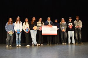 Foto zum Beitrag: HRS Schüler spenden 2.000 Euro für die Kindertrauergruppe „MuT“ der BRÜCKENBAUER:INNEN