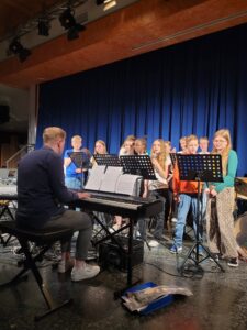 Foto zum Beitrag: Musikalischer Schuljahresabschluss mit buntem Programm